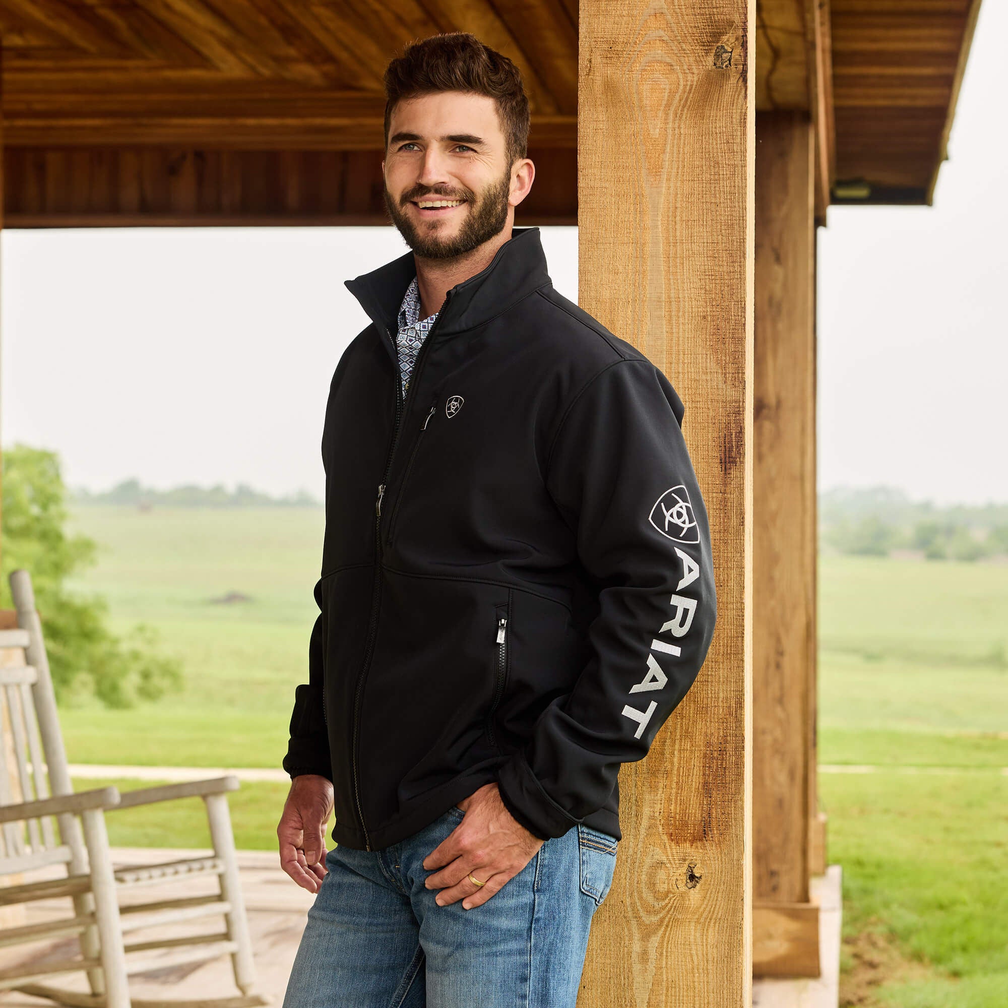 Ariat Men / Logo Softshell Jacket