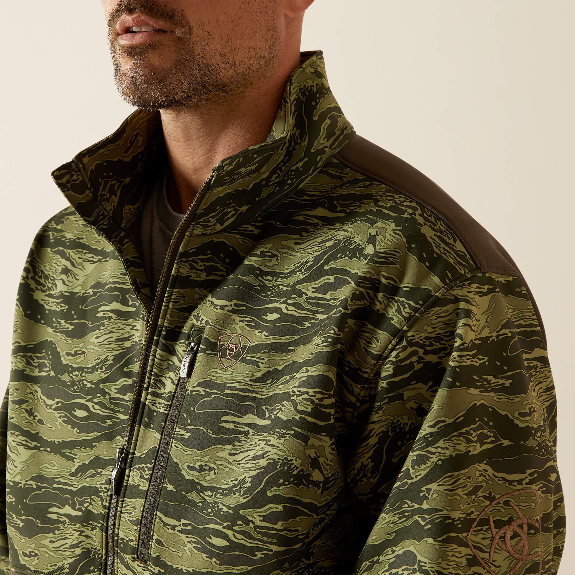 Ariat Men / Logo Softshell Jacket